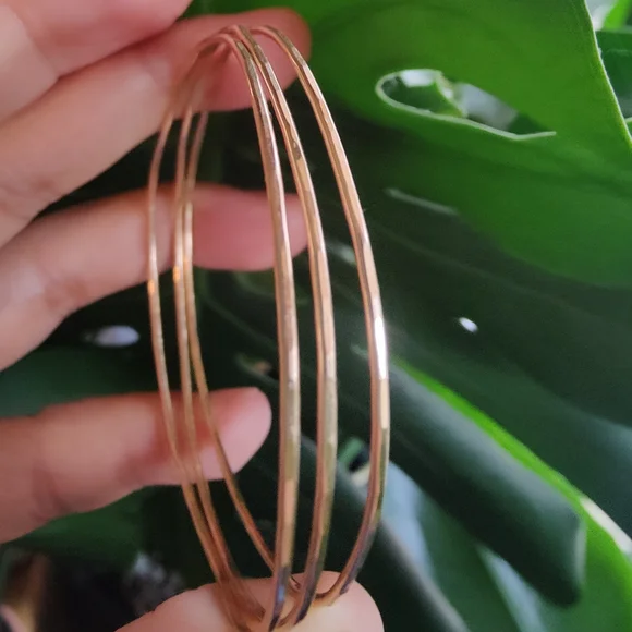 ✨ 14K Solid Gold Hammered Bangle Trio✨ - Picture 3 of 5
